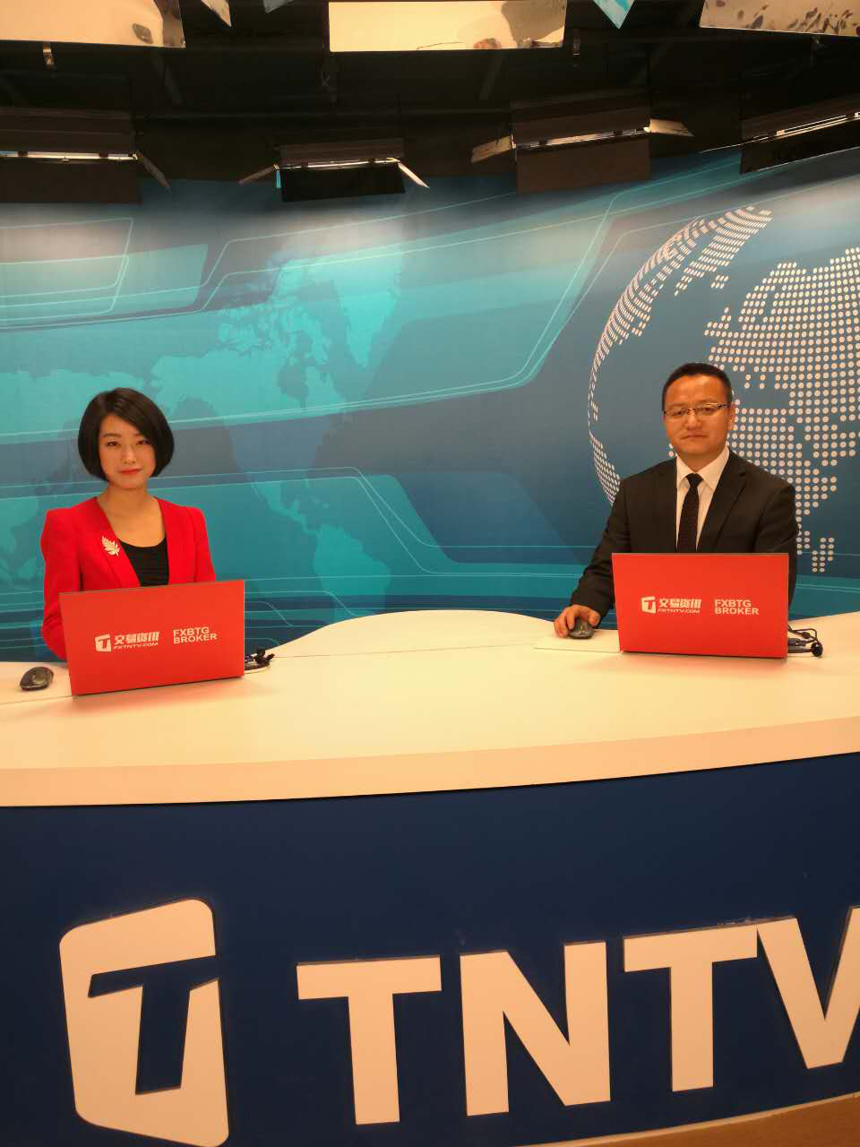 CCTV《外汇市场》节目制片人、资深评论员洪宇18日作客TNTV网络直播平台